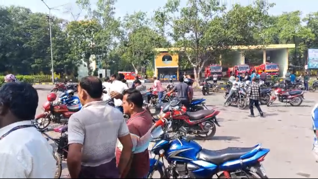 ନାଲକୋ ସିପିପି ଗେଟ୍ ସମ୍ମୁଖରେ ଠିକା ଶ୍ରମିକ ମାନଙ୍କ ଧାରଣା