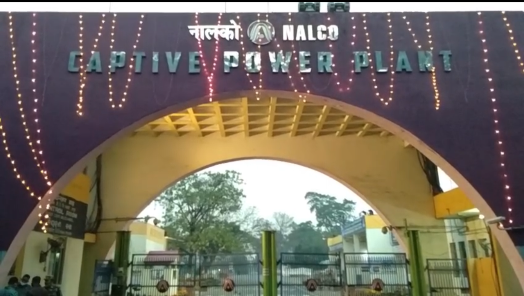 ନାଲକୋ ସିପିପି ଗେଟ୍ ସମ୍ମୁଖରେ ଠିକା ଶ୍ରମିକ ମାନଙ୍କ ଧାରଣା