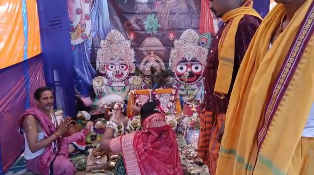 କର୍ମାଠ ଗ୍ରାମ ଠାରେ ଚାଳିଥିବା ଅଷ୍ଟ ପ୍ରହର ନାମ ଯଞ୍ଜ ପୂର୍ଣ୍ଣ। ହୃତି ସହ ସମ୍ପୂର୍ଣ୍ଣ