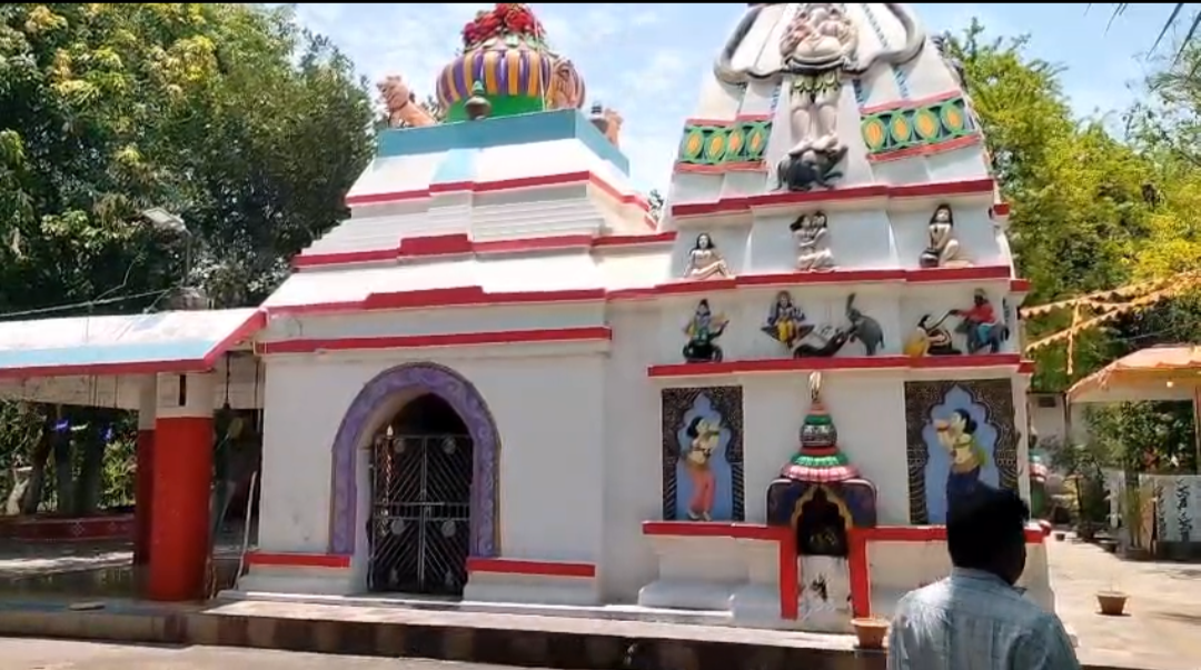 କାଣ୍ଡଶରରେ ଦନ୍ତାହାତୀ ଆତଙ୍କ : କପିଳେଶ୍ଵର ଶିବ ମନ୍ଦିର ପରିସରରେ ଗଛ ନଷ୍ଟ, କ୍ଷତିପୂରଣ ଦାବି…