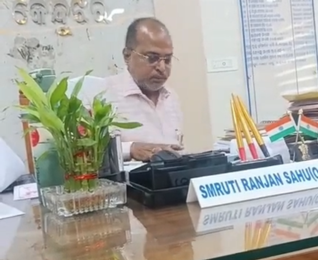 ଚମ୍ପୁଆ BDOଙ୍କ ନିଜ କାର୍ଯ୍ୟାଳୟରେ ଧମକାଇବା ଭିଡ଼ିଓ ଭାଇରାଲ