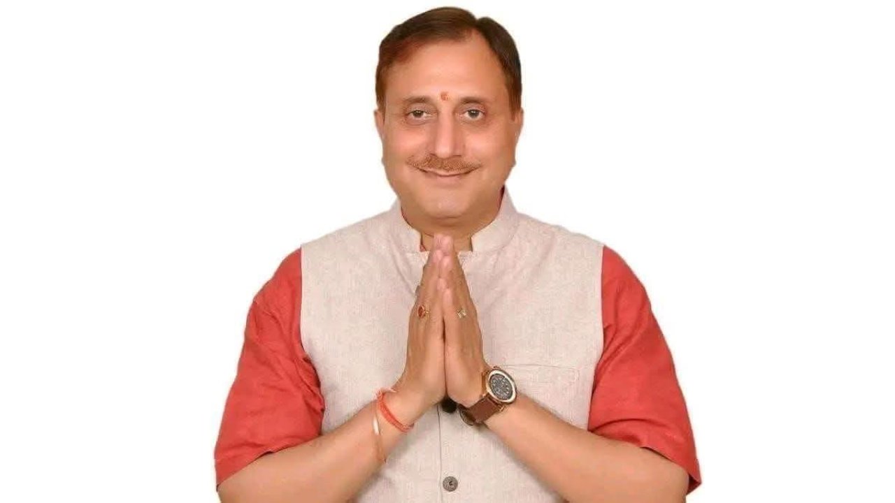ଦିଲ୍ଲୀ ମେୟର ଏମସିଡି ପରାମର୍ଶକୁ ପାଳନ କରିଛନ୍ତି; ମେଟ୍ରୋରେ ଅଫିସକୁ ଯାତାୟାତ କରନ୍ତି, ଇ-ରିକ୍ସା