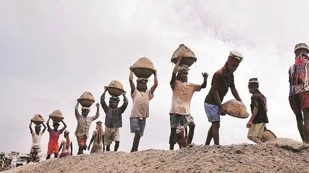 ନୂତନ ଶ୍ରମ ଆଇନ: ୧ ଘଣ୍ଟା କାମ କଲେ ୨ ଘଣ୍ଟାର ଦରମା ମିଳିବ, ଏବଂ ଅଧିକ ସମୟ ଦେଲେ ଏବେ ଦୁଇଗୁଣ ଦରମା ମିଳିବ!