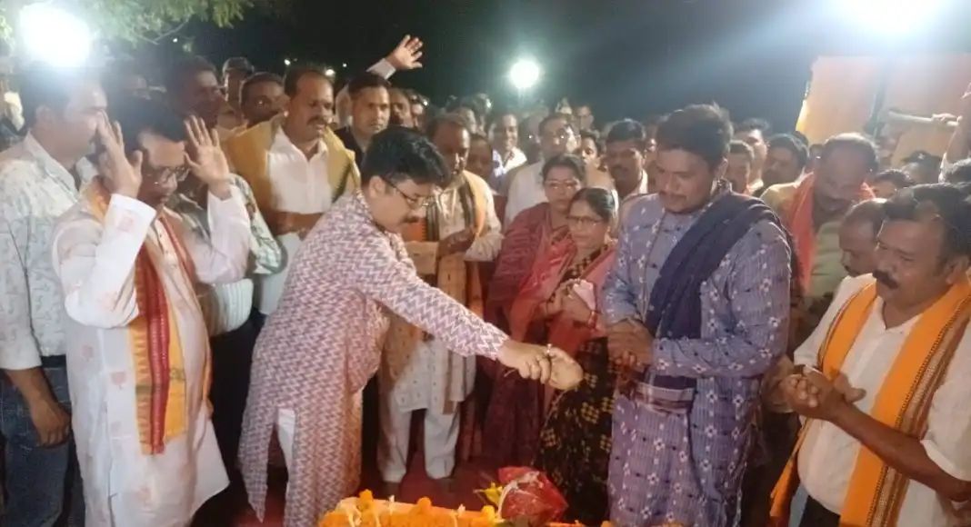 ଗୃହ ଓ ନଗର ଉନ୍ନୟନ ମନ୍ତ୍ରୀ ଡ. କୃଷ୍ଣଚନ୍ଦ୍ର ମହାପାତ୍ରଙ୍କ ସୁବର୍ଣ୍ଣପୁର ଗସ୍ତ: ସହରାଂଚଳ ଉନ୍ନୟନ କାର୍ଯ୍ୟର ସମୀକ୍ଷା ଓ ନୂତନ ପ୍ରକଳ୍ପର ଶୁଭାରମ୍ଭ