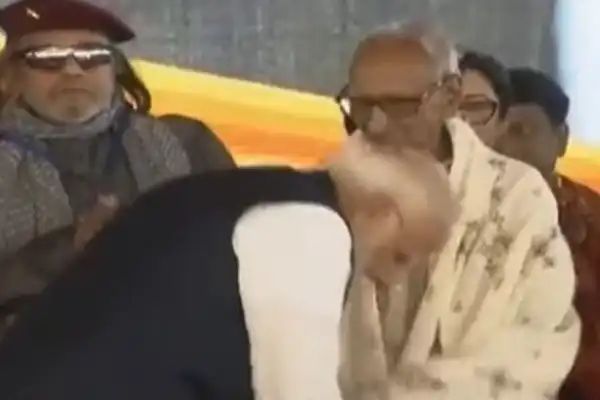 ମାଖନଲାଲଙ୍କ ପାଦ ଛୁଇଁଲେ ମୋଦି