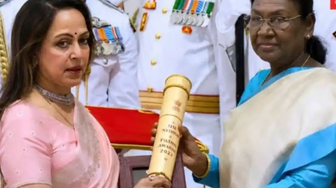 ରାଷ୍ଟ୍ରପତି ଭବନରେ ପଦ୍ମ ପୁରସ୍କାର ପ୍ରଦାନ;ଧର୍ମେନ୍ଦ୍ରଙ୍କୁ ମରଣୋତ୍ତର ପଦ୍ମ ବିଭୂଷଣ