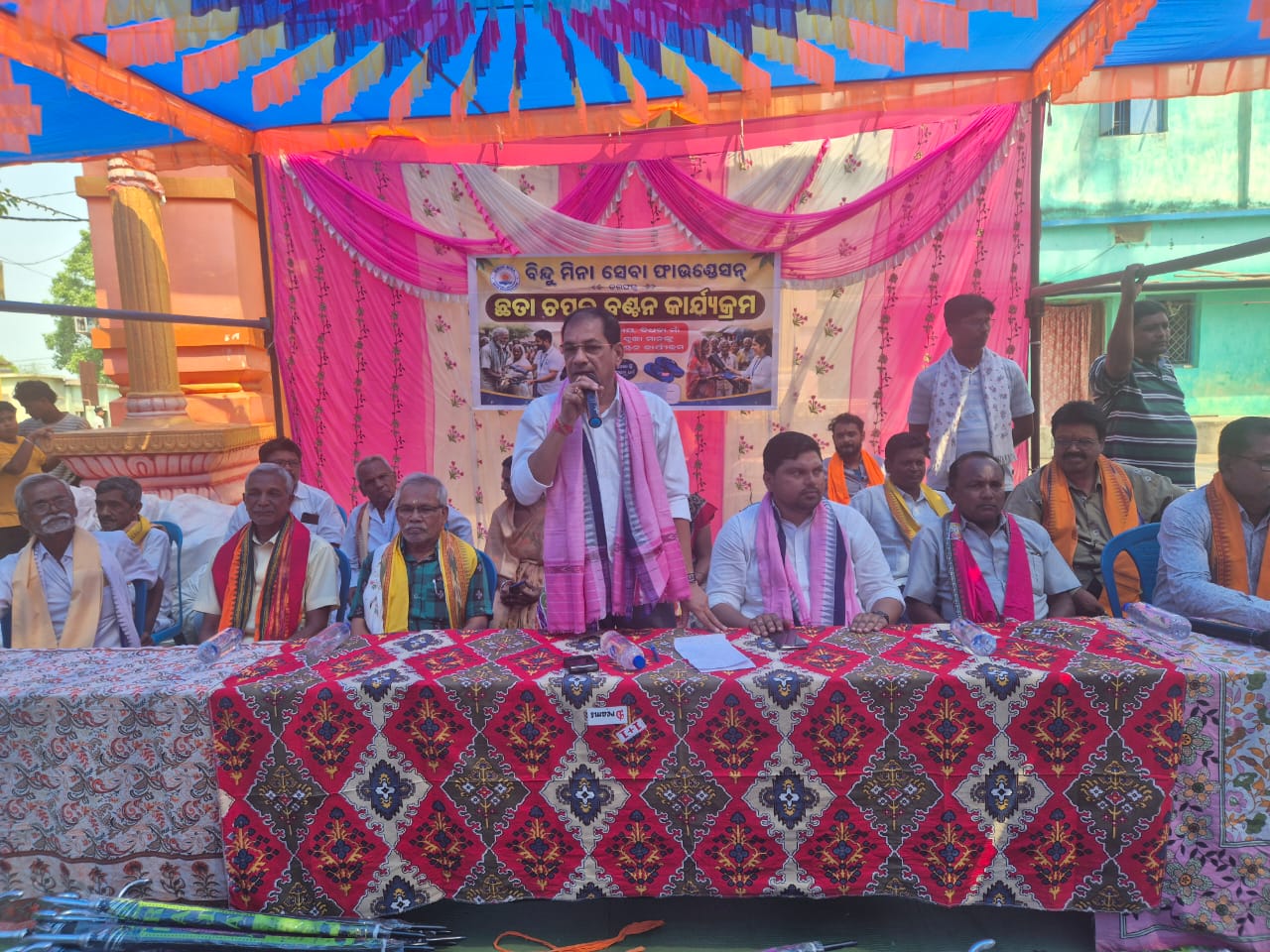 “ବିନ୍ଦୁମିନା ସେବା ଫାଉଣ୍ଡେସନ”ପକ୍ଷରୁ ବୃଦ୍ଧବୃଦ୍ଧା ଗରିବ ଦିବ୍ୟାଙ୍ଗଙ୍କୁ ଛତା ଓ ଚପଲ କେଗାଁ ପଞ୍ଚାୟତରେ ବଣ୍ଟନ