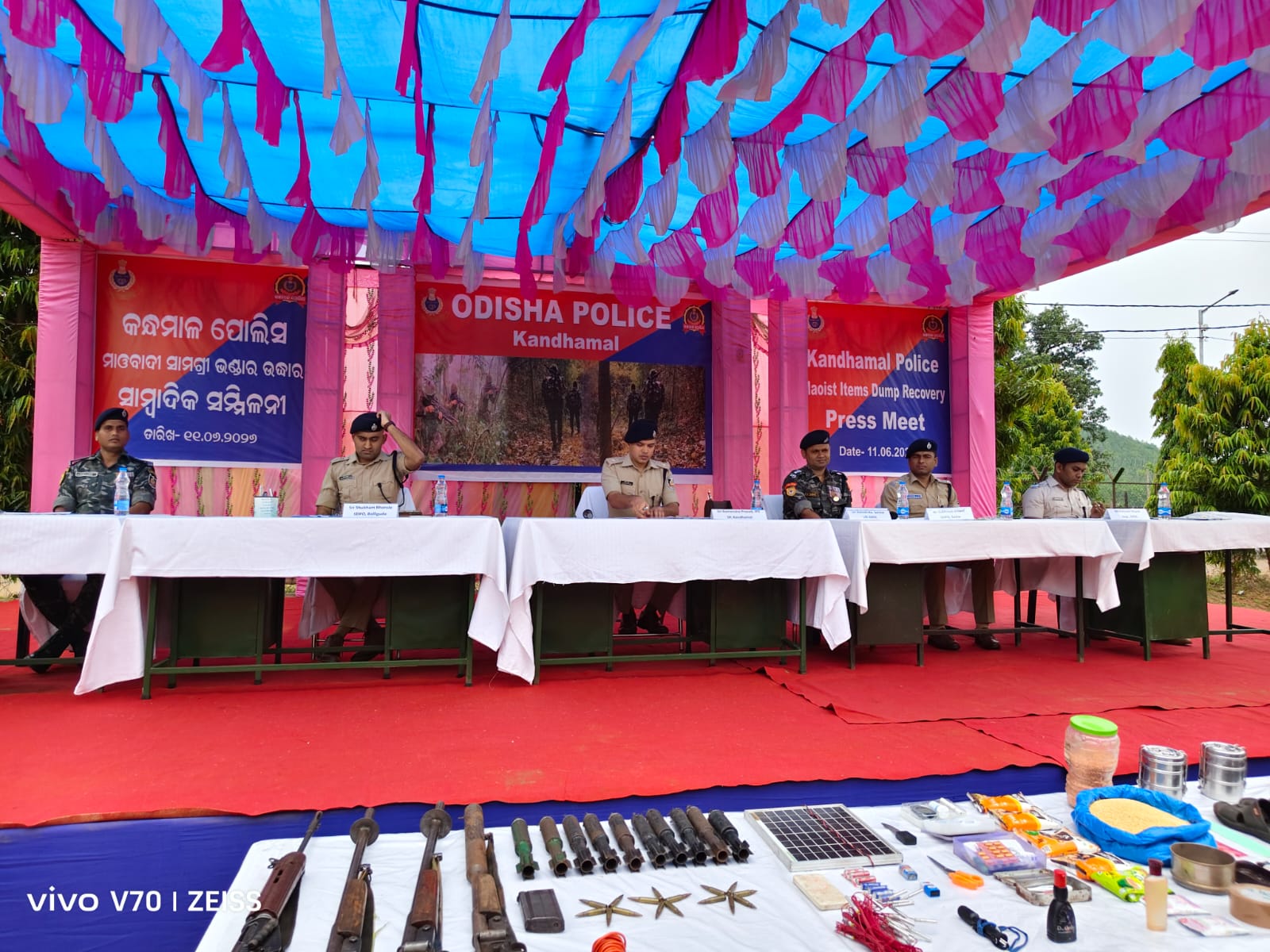 ପୋଲିସ ସର୍ଚ୍ଚ ଅପରେସନ ବେଳେ ମାଓବାଦୀ ଙ୍କ ଗୁପ୍ତ ଡମ୍ପ ଠାବ : ଅସ୍ତ୍ରଶସ୍ତ୍ର ଓ ବହୁ ମାଓ ସାମଗ୍ରୀ ଜବତ