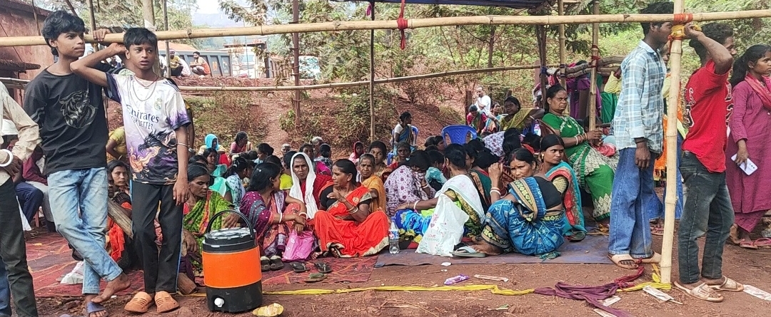 ଆର୍ସେଲର ମିତ୍ତଲ୍ ନିପନ ଷ୍ଟିଲର ଠାକୁରାଣୀ ଲୌହଖଣି ଫାଟକ ସମ୍ମୁଖରେ ଗ୍ରାମବାସୀଙ୍କ ଧାରଣା