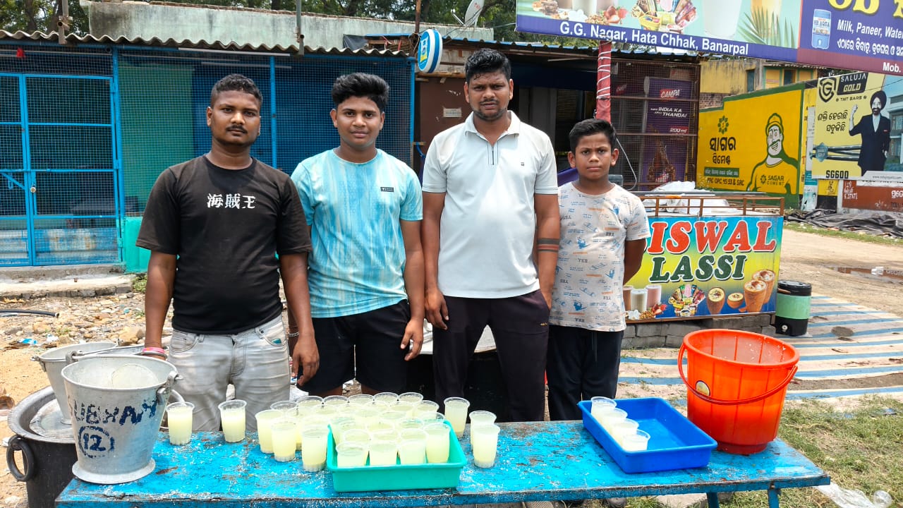 ବିଶ୍ୱାଳ ସପ୍ ଓ ଏସ୍ବି ଆକୁଆ ପକ୍ଷରୁ ଦହି ସର୍ବତ ବଣ୍ଟନ