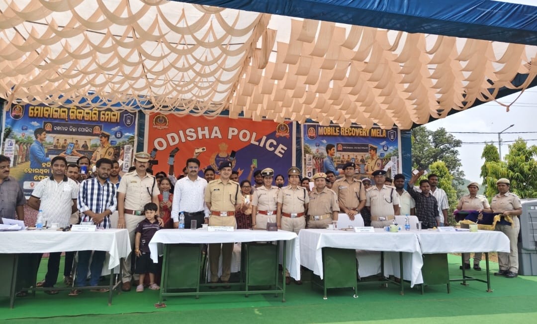 କନ୍ଧମାଳ ଜିଲ୍ଲା ପୋଲିସ ପକ୍ଷରୁ ମୋବାଇଲ ରିକଭରି ମେଳା : ହଜିଥିବା ୬୨ ଟି ମୋବାଇଲ ଫେରସ୍ତ ହେଲା