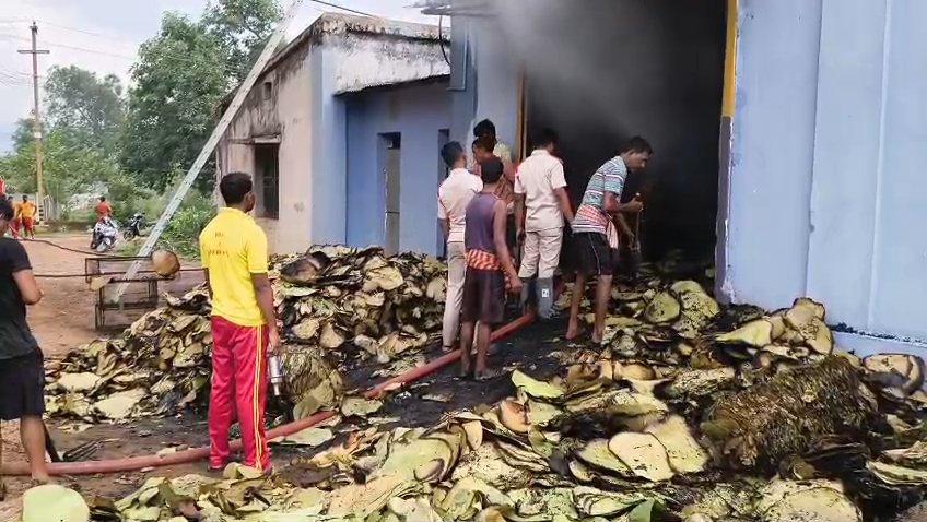 ଖଲି ଗୋଦାମରେ ଭୟାବହ ଅଗ୍ନିକାଣ୍ଡ, ୧୫ ଲକ୍ଷରୁ ଅଧିକ ସମ୍ପତ୍ତି ନଷ୍ଟ