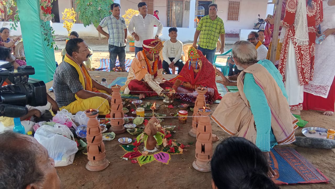 ଅନ୍ତୋବାସିନୀ ଙ୍କୁ ବାହା ହୋଇ ମାନବତା ର ପରିଚୟ ଦେଲେ ସୁଦାମ