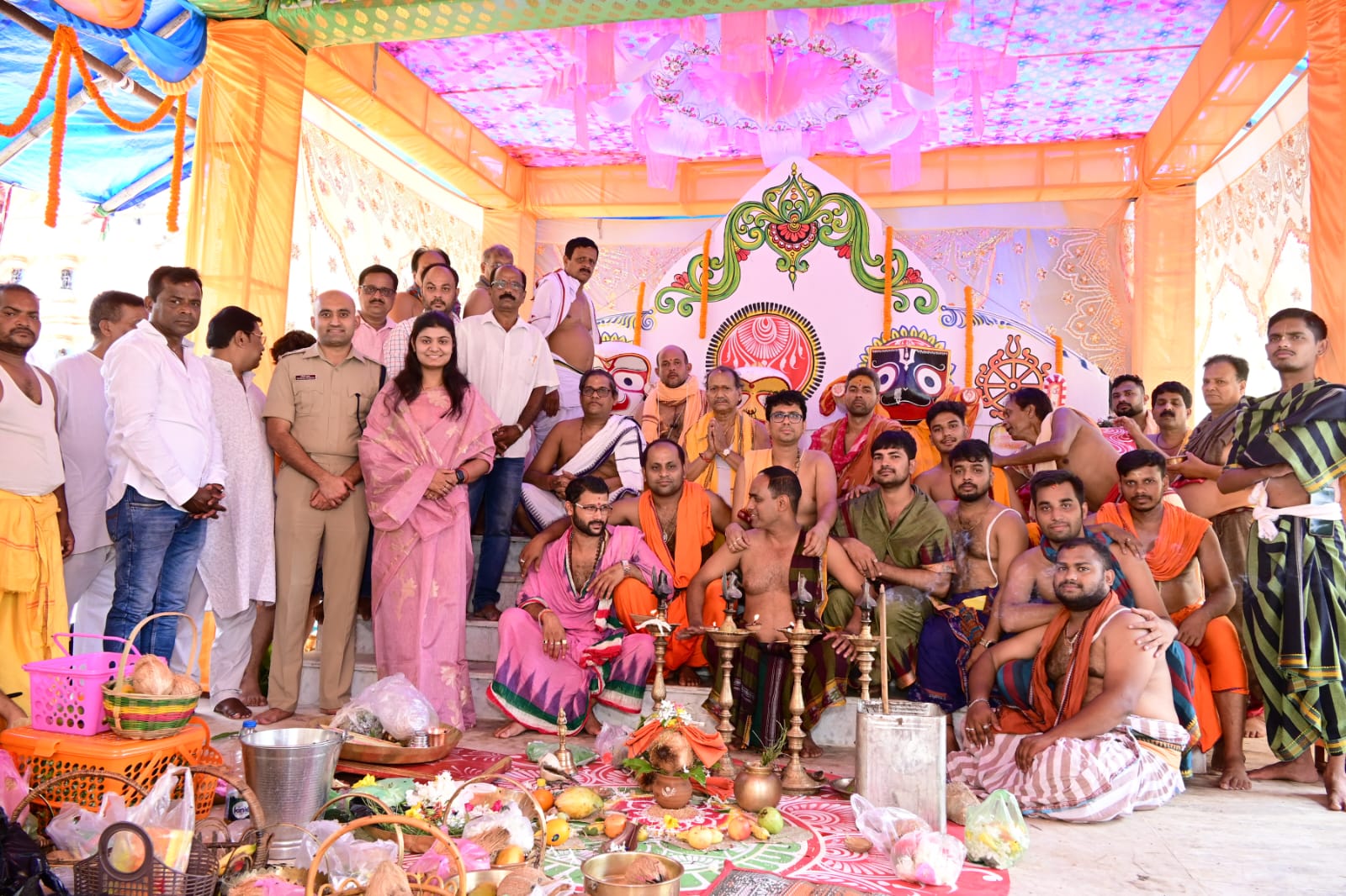 ସ୍ନାନ ମଣ୍ଡପରେ ଗଜାନନ ବେଶରେ ଦର୍ଶନ ଦେଲେ ଚତୁର୍ଦ୍ଧାମୂର୍ତ୍ତି : ଶତାଧିକ ଭକ୍ତ ଙ୍କ ସମାଗମ