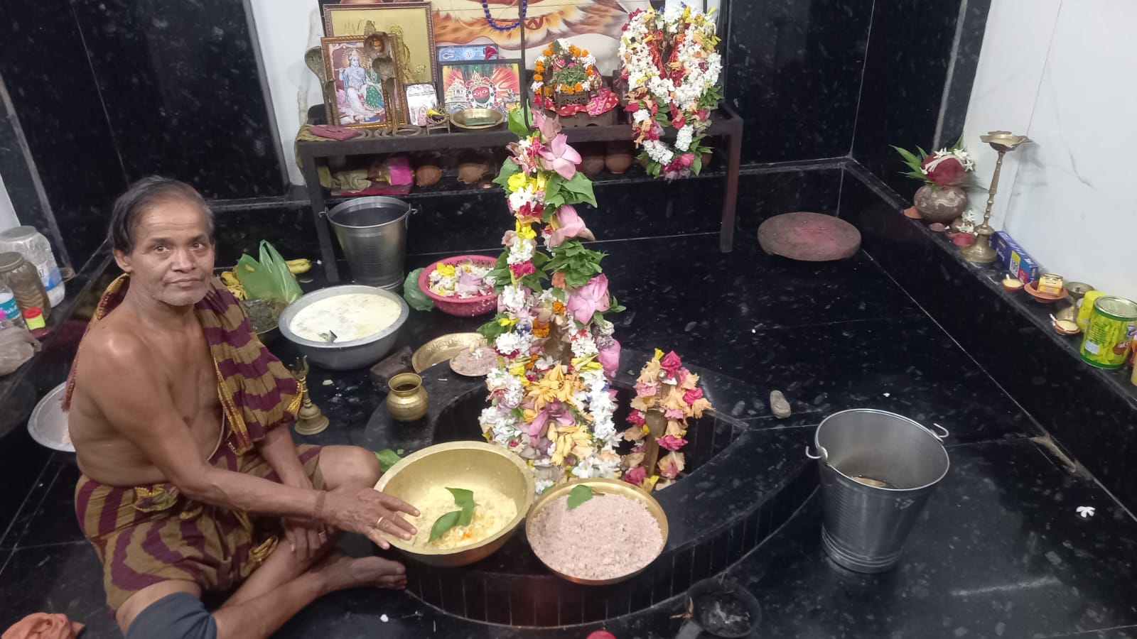 ବାବା ଆଖଣ୍ଡଳମଣି ଙ୍କ ପୀଠରେ ଆଜି ଦେବସ୍ନାନ ପୂର୍ଣ୍ଣିମା ଥିବାରୁ ବିଶେଷ ପୂଜା ଅର୍ଚ୍ଚନା