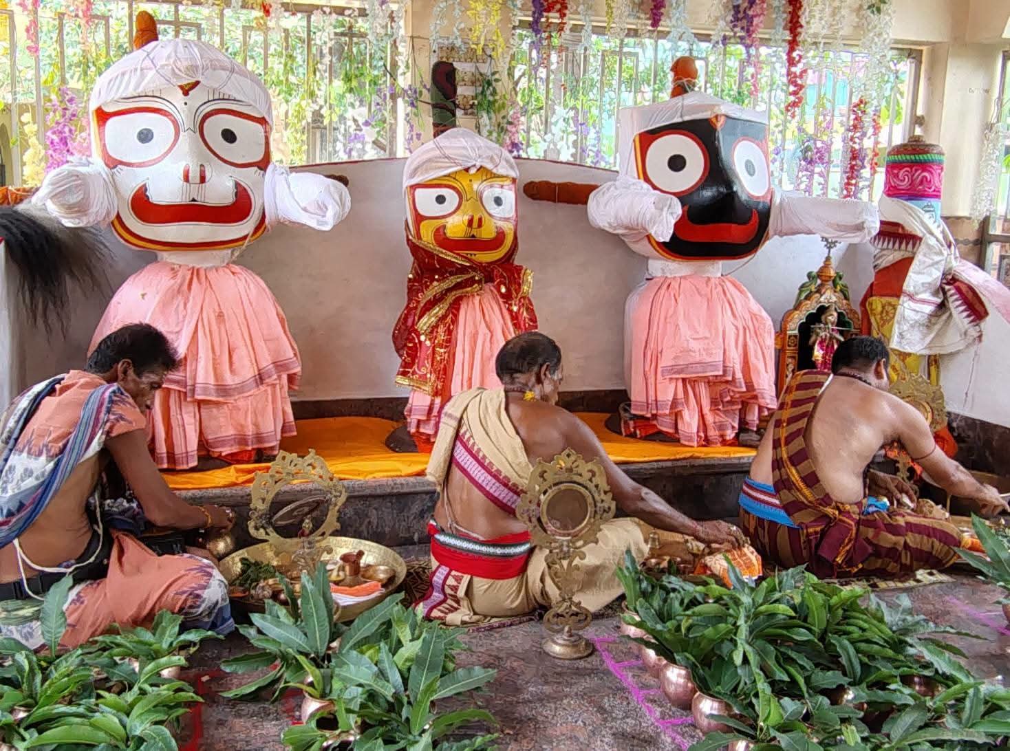 ସ୍ନାନ ପୂର୍ଣ୍ଣିମାରେ ବଅଁରପାଳ ଶ୍ରୀଜଗନ୍ନାଥ ମନ୍ଦିରରେ ଭକ୍ତଙ୍କ ଅପାର ସମାଗମ, ଭକ୍ତିମୟ ପରିବେଶରେ ସମ୍ପନ୍ନ ହେଲା ସ୍ନାନ ନୀତି