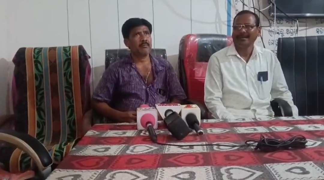 ଖେଳ ପଡ଼ିଆ ମନରେଗା କାମରେ ଦୁର୍ନୀତି କୁ ନେଇ ଲକ୍ଷେ ଟଙ୍କା ବଟି ମାଗିବା ଅଡିଓ ଭାଇରାଲ
