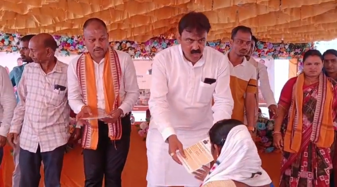 ବିକାଶ ଧାରା… ଓଡିଶା ସାରା…. କାର୍ଯ୍ୟକ୍ରମ ରେ ବିଧାୟକ ପ୍ରତାପ ଚନ୍ଦ୍ର ପ୍ରଧାନ