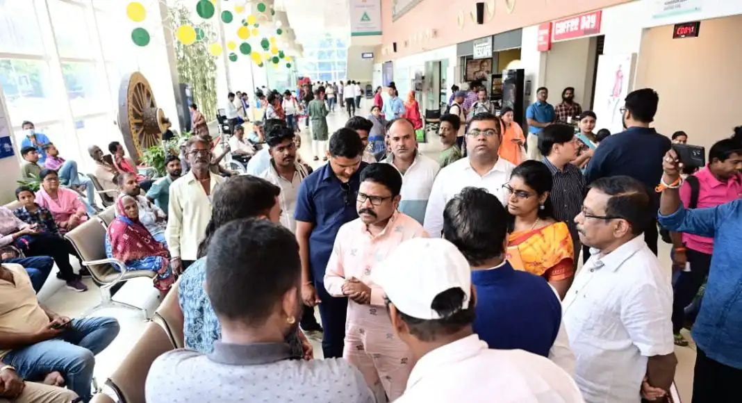 ହସ୍ପିଟାଲକୁ ଆକସ୍ମିକ ପରିଦର୍ଶନ କରି ଆଡଭାଇଜରି ପାଳନର ସମୀକ୍ଷା କଲେ ନିଜେ ମାନ୍ୟବର ସ୍ୱାସ୍ଥ୍ୟମନ୍ତ୍ରୀ