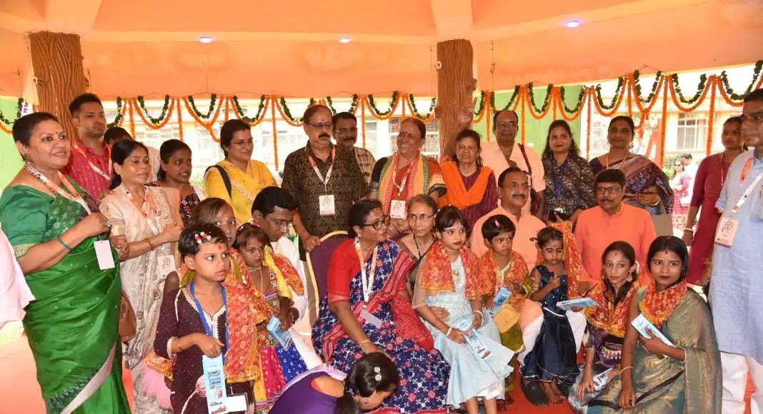ପ୍ରଥମ ରଜରେ ବିଶ୍ଵ ଓଡ଼ିଆ ପରିବାର,ଦୋଳିରେ ଝୁଲିଲେ ବାଚସ୍ପତି
