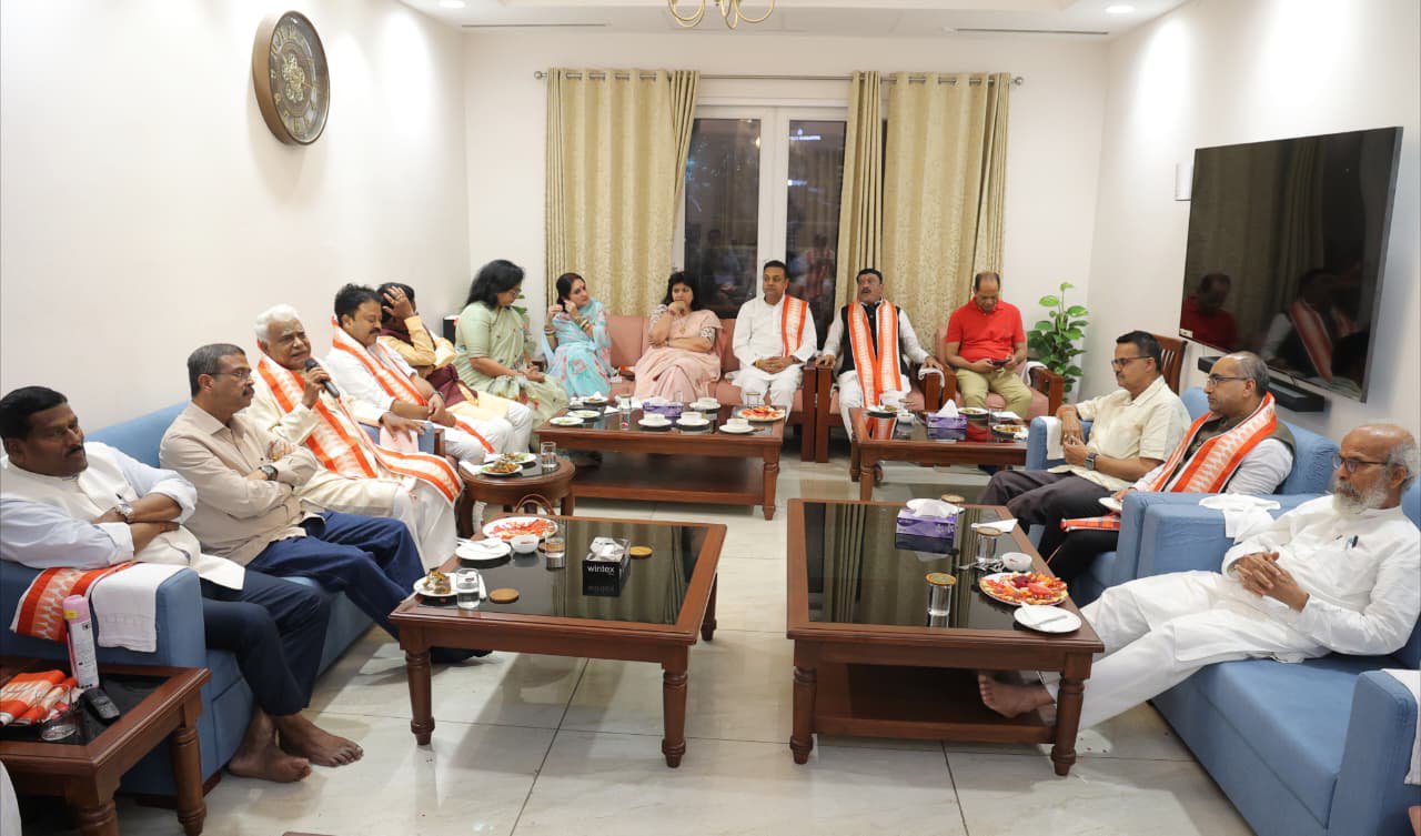 ଧର୍ମେନ୍ଦ୍ରଙ୍କ ଉପସ୍ଥିତିରେ ଭାଜପାର କୋର୍‌ ବୈଠକ, ରାଜନୈତିକ ମହଲରେ ବଢ଼ିଲା ଚର୍ଚ୍ଚା