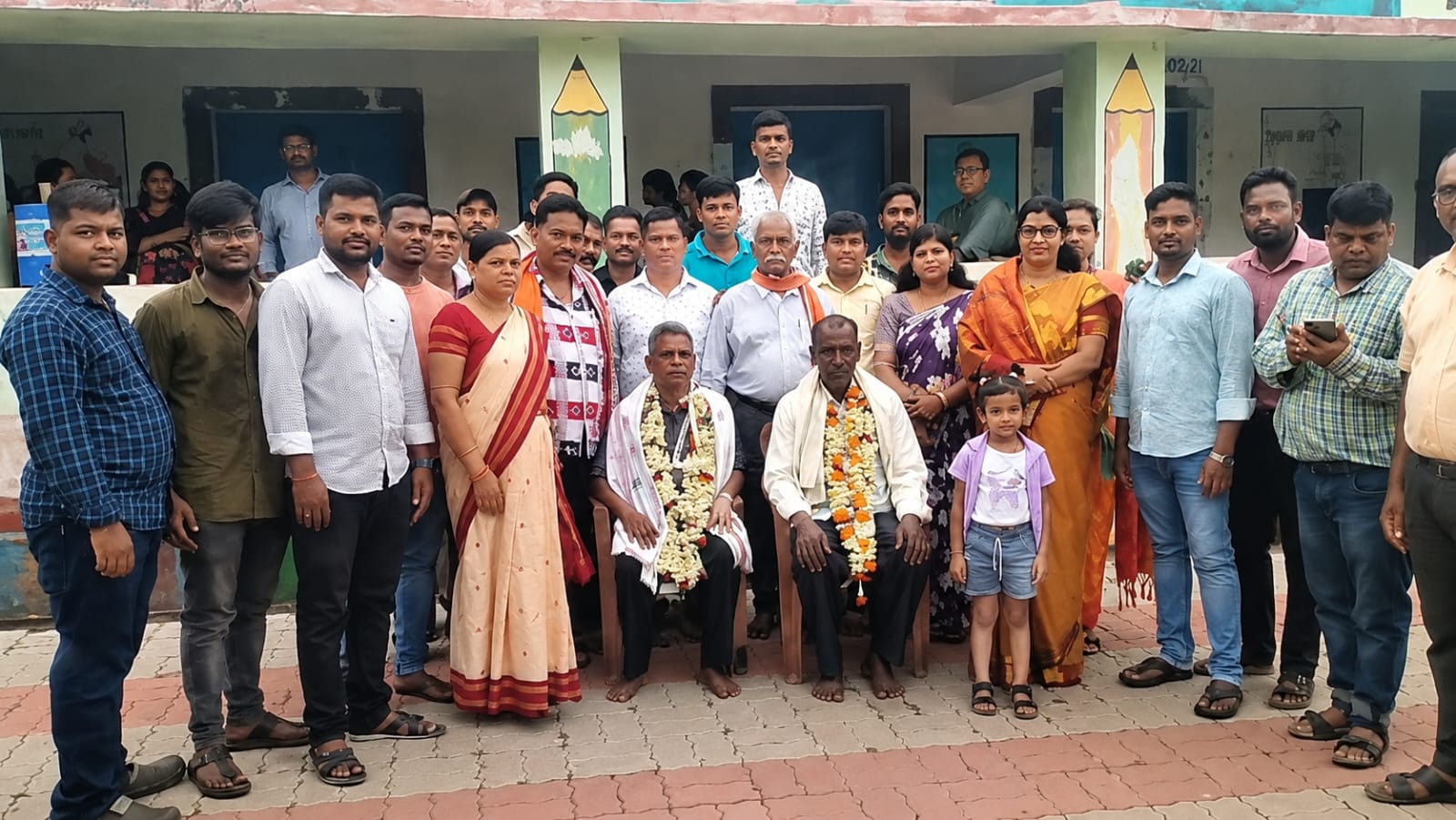 ଦିବ୍ୟ ଜୀବନ ହାଇସ୍କୁଲରେ ପ୍ରଧାନଶିକ୍ଷକ ଓ କର୍ମଚାରୀଙ୍କୁ ବିଦାୟକାଳୀନ ସମ୍ବର୍ଦ୍ଧନା