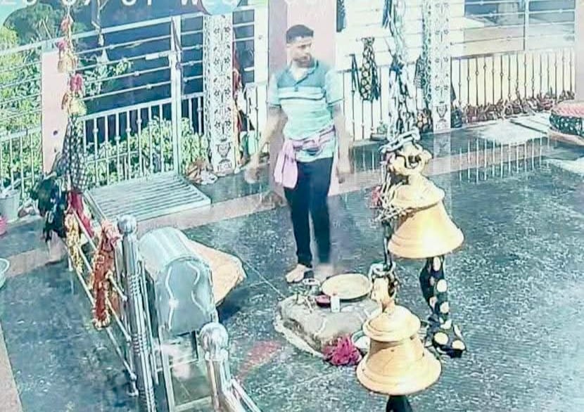 ତୁକୁଡା ମା’ ଦକ୍ଷିଣ କାଳୀ ମନ୍ଦିରରୁ ଦାନବାକ୍ସ ଚୋରି, ସିସିଟିଭିରେ କଏଦ ହେଲା ଦୃଶ୍ୟ