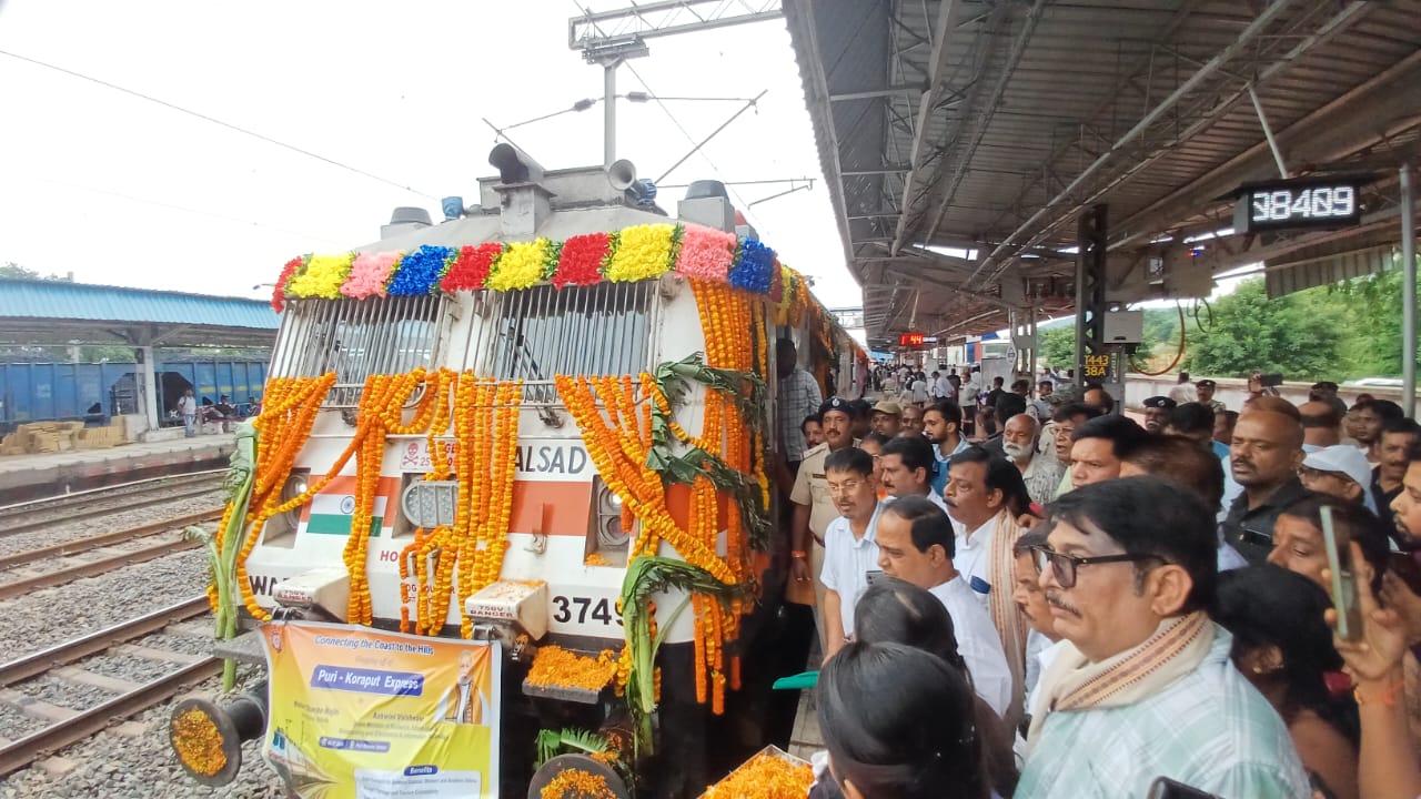ପୁରୀ-କୋରାପୁଟ-ପୁରୀ ନୂଆ ଟ୍ରେନର ଶୁଭାରମ୍ଭ କଲେ ମୁଖ୍ୟମନ୍ତ୍ରୀ, ରେଳମନ୍ତ୍ରୀ