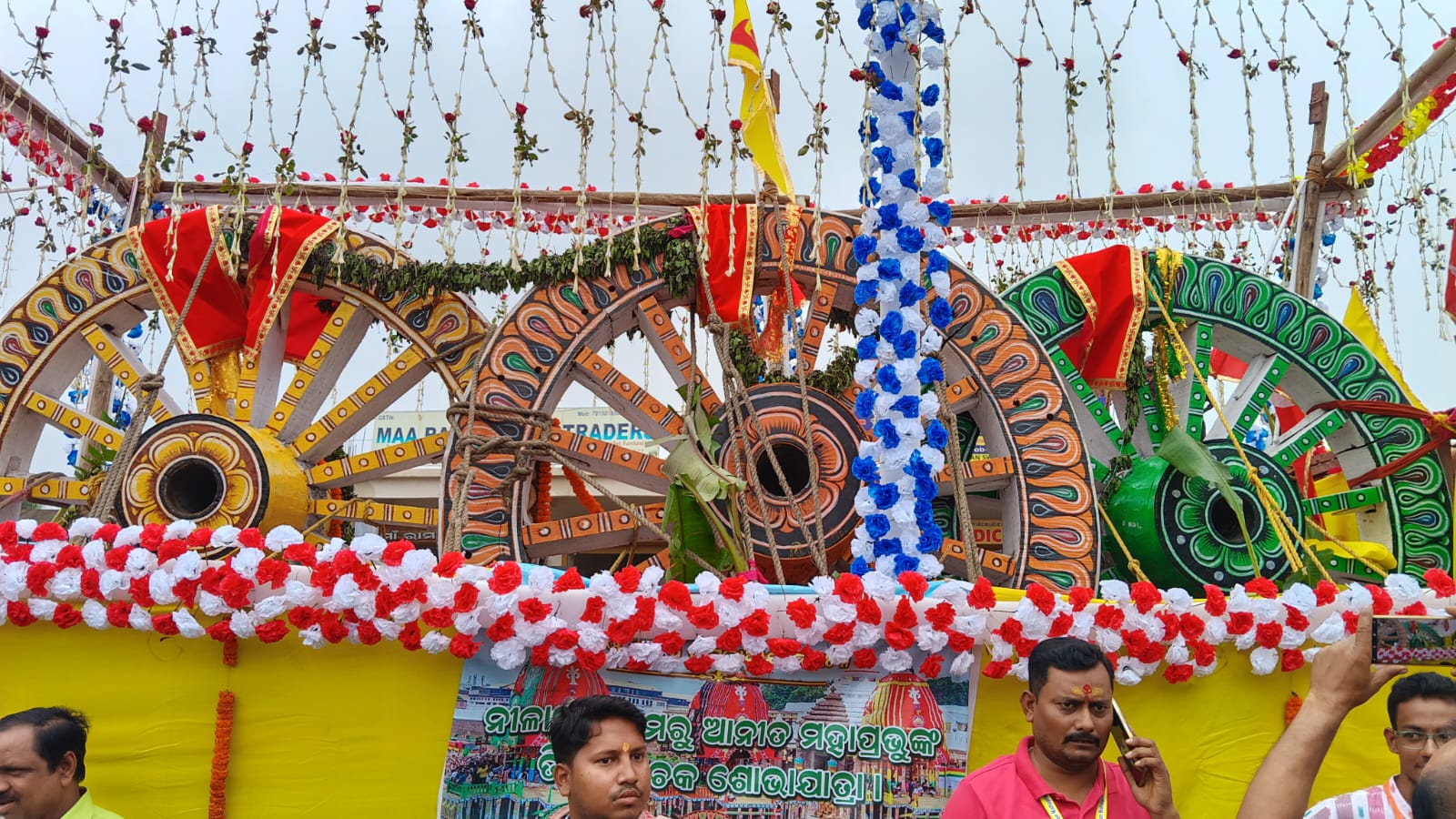 ପୁରୀ ଧାମରୁ ଦଧିବାମନ ଧାମକୁ ଆସିଲା ତିନି ରଥର ଚକ ପାଛୋଟି ଆଣିଲେ ହଜାର ହଜାର ଭକ୍ତ