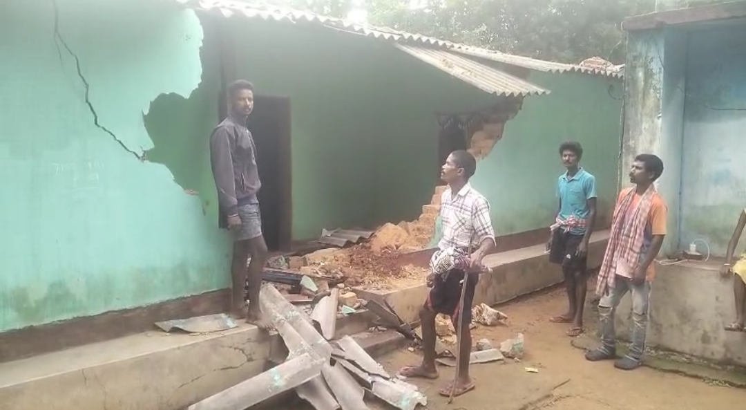 କେନ୍ଦୁଝର ବନଖଣ୍ଡରେ ଗୋଠଛଡ଼ା ଦନ୍ତାହାତୀର ଉତ୍ପାତ୍, ଘରଭାଙ୍ଗୀ ଖାଇଗଲା ଚାଉଳ