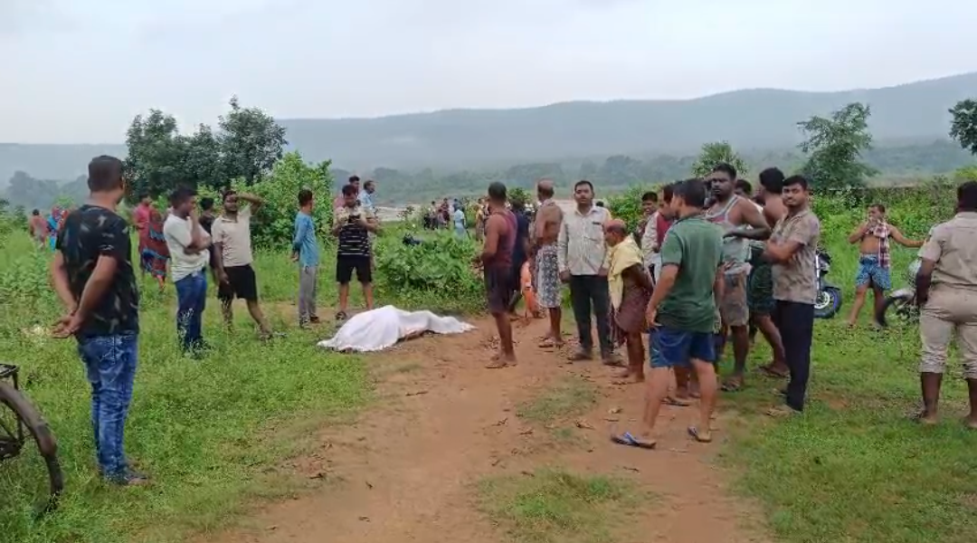 ଗତ କାଲି ରେଲୱେ ବ୍ରିଜ୍ ଉପରୁ ଖସି ପଡି ବ୍ରାହ୍ମଣୀରେ ବୁଡି ନିଖୋଜ ଥିବା ନାବାଳକ ର ମୃତ୍ ଦେହ ଉଦ୍ଧାର