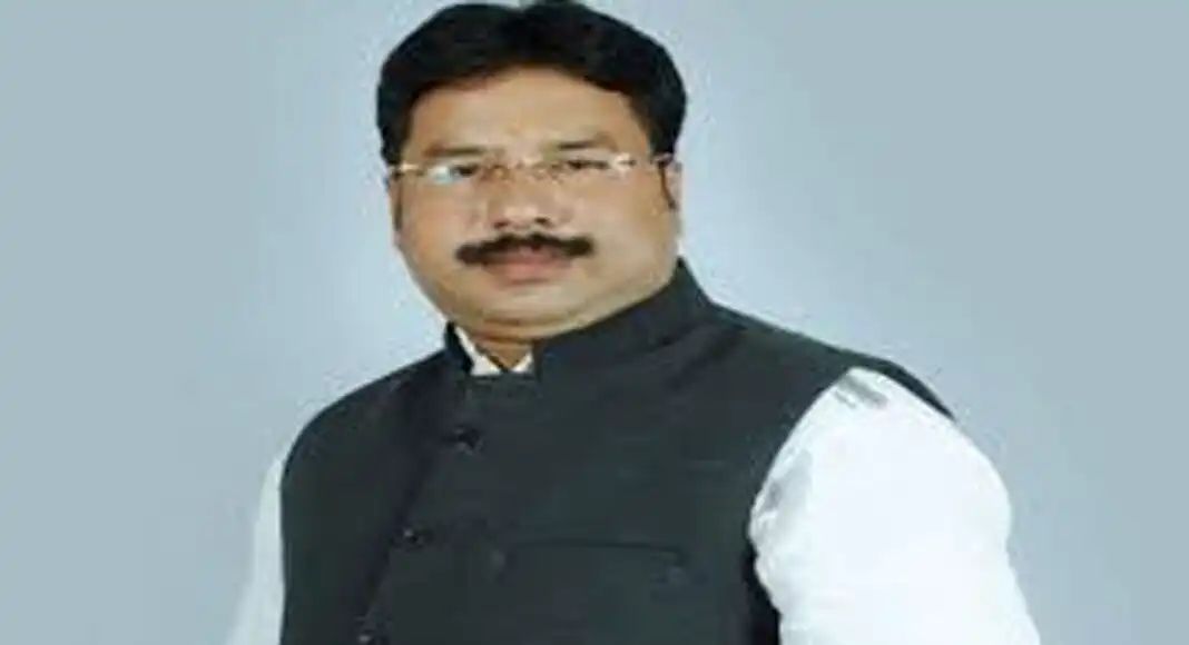 ବଡ଼ ଡ୍ରେନ୍ କଡ଼ରେ ହେବ ବ୍ୟାରିକେଡ୍