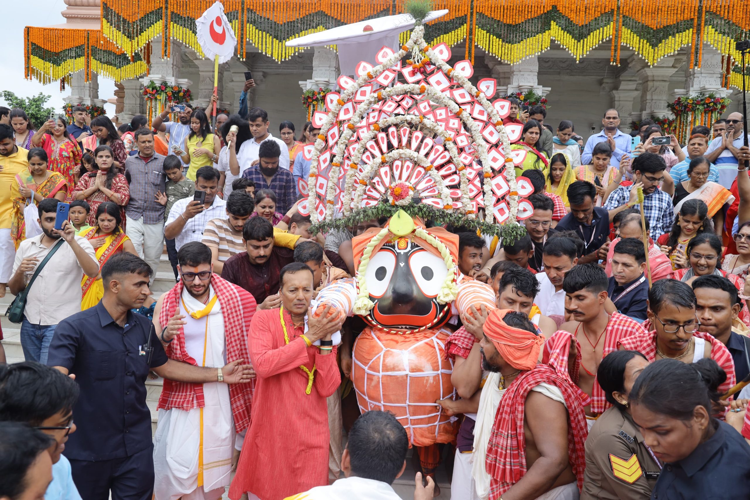 ଅନୁଗୋଳ ରଥଯାତ୍ରା ଉତ୍ସବରେ ସାମିଲ ହେଲେ ନବୀନ ଜିନ୍ଦଲ