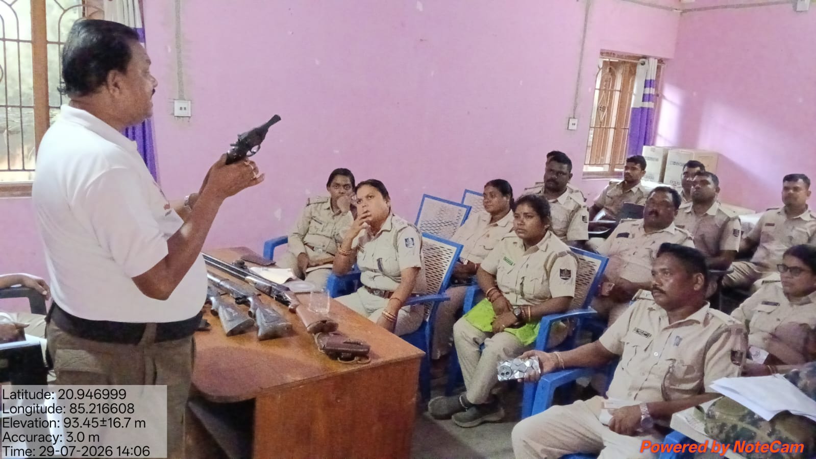 ତାଳଚେର ରେଞ୍ଜରେ ବନ କର୍ମଚାରୀଙ୍କୁ ଅସ୍ତ୍ରଶସ୍ତ୍ର ସୁରକ୍ଷା ଓ ରକ୍ଷଣାବେକ୍ଷଣ ପ୍ରଶିକ୍ଷଣ