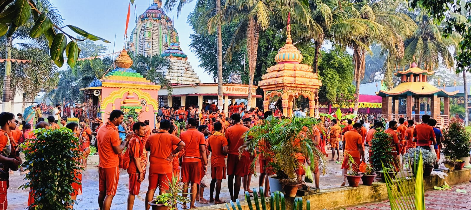 ଶ୍ରାବଣ ଦ୍ୱିତୀୟ ସୋମବାରରେ କର୍ଣ୍ଣପୁର ବାବା କନକେଶ୍ୱରଙ୍କ ଦର୍ଶନ ପାଇଁ ଭକ୍ତଙ୍କ ଭିଡ଼