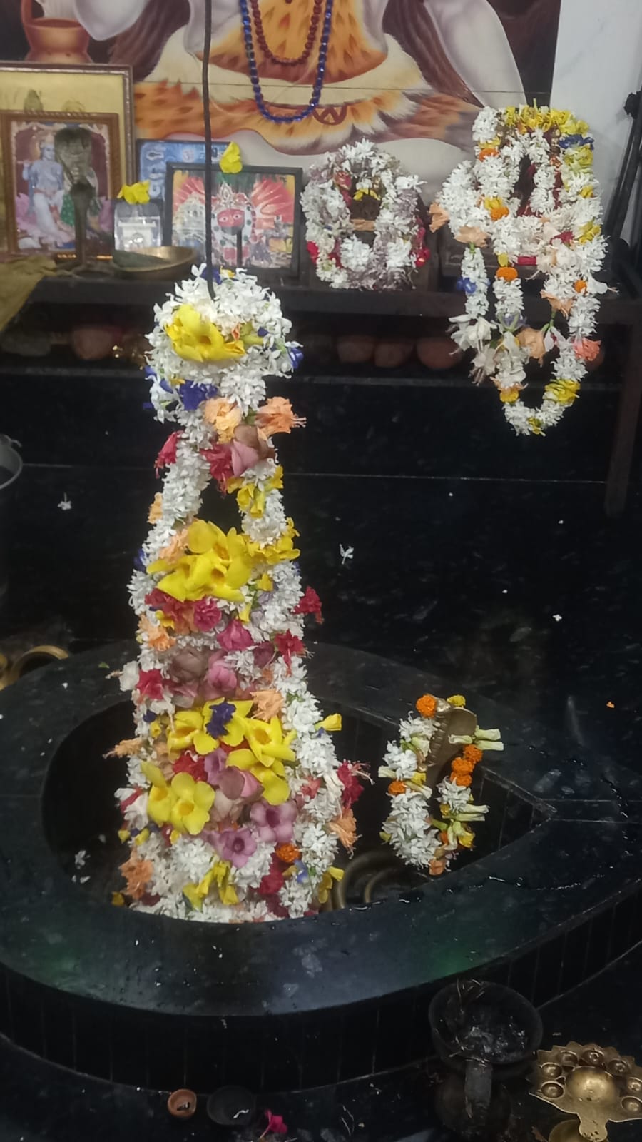 ଶ୍ରାବଣ ସୋମବାରରେ ଭକ୍ତିମୟ ବାବା ଆଖଣ୍ଡଳମଣିଙ୍କ ପୀଠ, ଚୁଡ଼ା ଘଷା ଓ ପଣା ଭୋଗରେ ମହକିଲା ପରିବେଶ