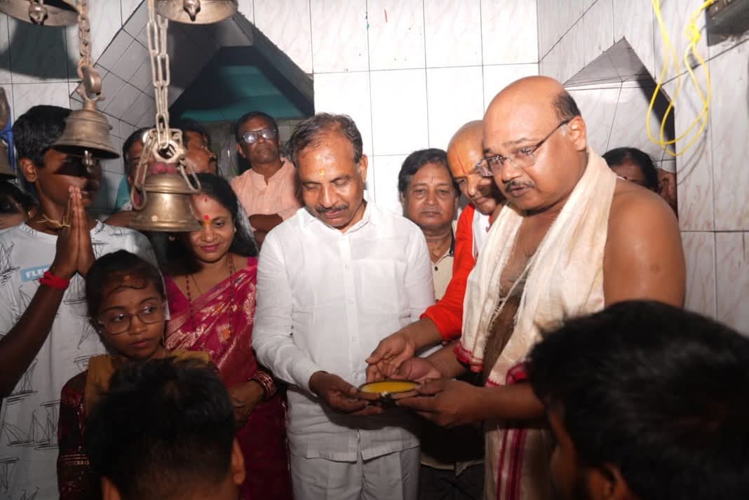 ଗଞ୍ଜାମର ଐତିହାସିକ ଅଷ୍ଟଶମ୍ଭୁ ପୀଠରେ ମନ୍ତ୍ରୀ ବିଭୂତି ଭୂଷଣ ଜେନାଙ୍କ ଜଳାଭିଷେକ; ଭାବିନିପୁରଠାରେ ନବନିର୍ମିତ ମାର୍କେଟ୍ କମ୍ପ୍ଲେକ୍ସର ଉଦ୍ଘାଟନ