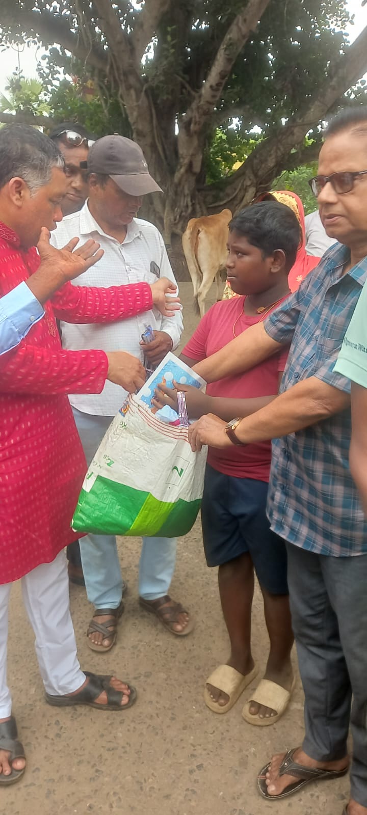 ବନ୍ୟା ବିପନ୍ନଙ୍କ ହୃଦୟ ଜିତିଲେ ଖରସ୍ରୋତା ପୁସ୍ତକ ମେଳା କମିଟି