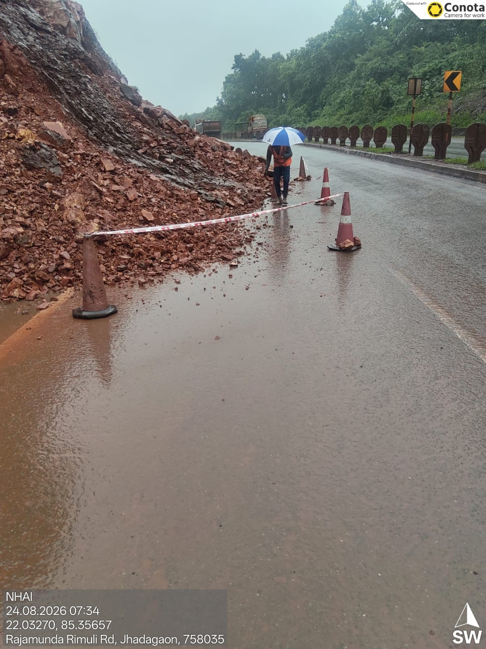 ଲଗାଣ ବର୍ଷାର କରାଳରୂପ ଜାତୀୟ ରାଜପଥରେ ଖସିଲା ମାଟିଅତଡା ଯାତାୟତ ବାଧାପ୍ରାପ୍ତ