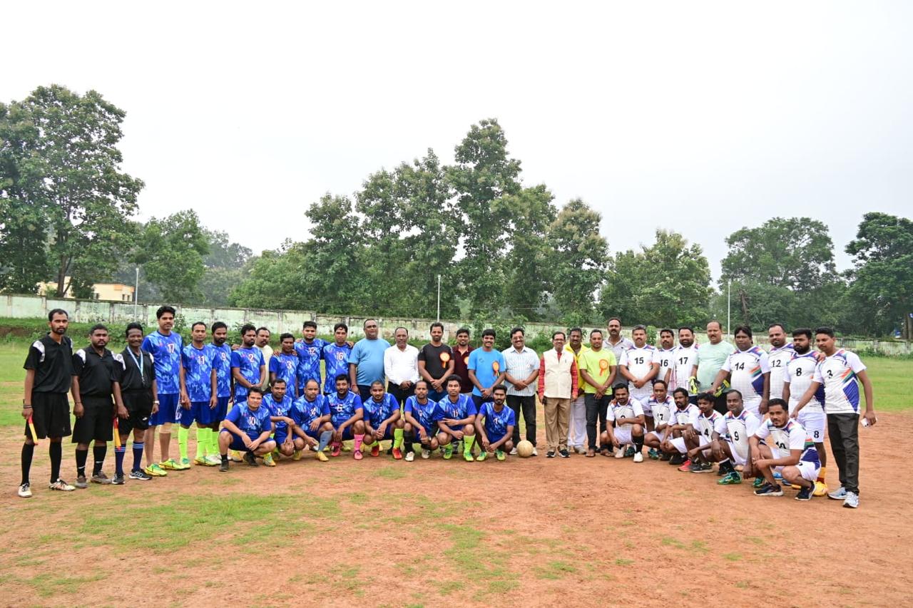 ଜାତୀୟ କ୍ରୀଡ଼ା ଦିବସ ପାଳନ ଅବସରରେ ପ୍ରଦର୍ଶନୀ ଫୁଟବଲ୍ ପ୍ରତିଯୋଗୀତା : ପ୍ରଶାସନ ଏକାଦଶ ବିଜୟୀ
