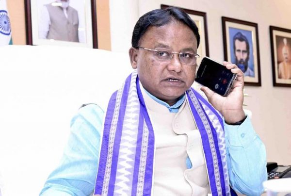ଦୁର୍ନୀତି ଅଭିଯୋଗରେ ମେଡିକାଲ ଅଫିସର ବହିଷ୍କୃତ, କଡ଼ା ଆଭିମୁଖ୍ୟ ଜାରି ରଖିଲେ ମୁଖ୍ୟମନ୍ତ୍ରୀ