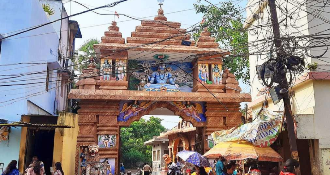 ଶ୍ରାବଣରେ ଧବଳେଶ୍ୱରଙ୍କ ଦର୍ଶନ କଲେ ରାଷ୍ଟ୍ରପତି ଦ୍ରୌପଦୀ ମୁର୍ମୁ; ଜଳାଭିଷେକ ପରେ ଦିଲ୍ଲୀ ଫେରିବେ