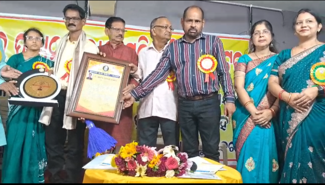 ପ୍ରଫେସର ହୃଦାନନ୍ଦ ରାୟ ଙ୍କ ଶ୍ରାଦ୍ଧ ବାର୍ଷିକ ପାଳିତ ଡକ୍ଟର ସତ୍ୟ ପ୍ରକାଶ ସେଠି ପାଇଲେ ହୃଦାନନ୍ଦ ରାୟ ସମ୍ମାନ