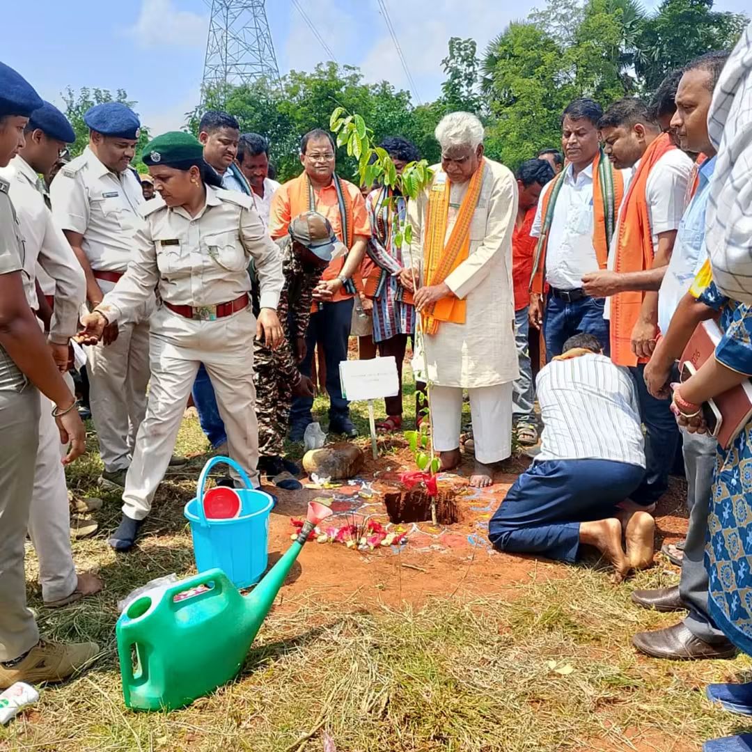 ମୋଦିଙ୍କ ଜନ୍ମଦିନ ଅବସରରେ ଅନୁଗୋଳ ବନବିଭାଗର ବୃକ୍ଷରୋପଣ କାର୍ଯ୍ୟକ୍ରମ