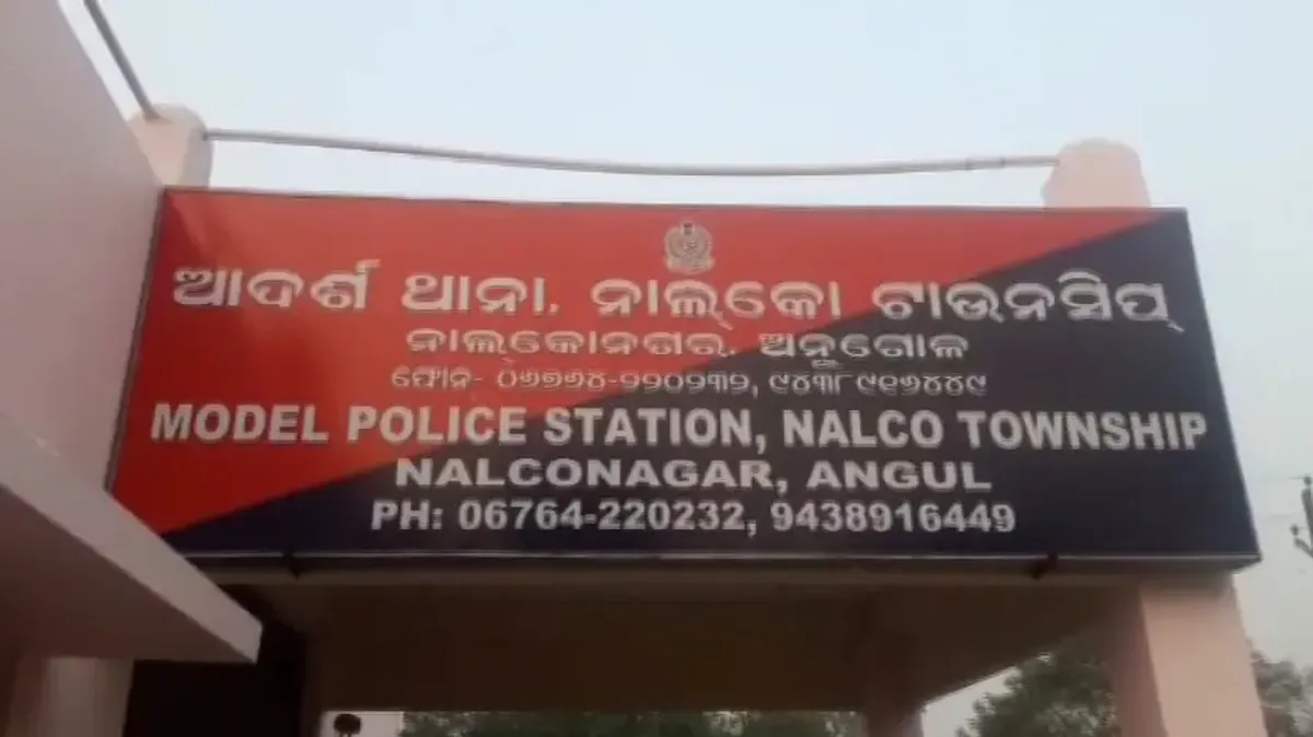 ଅନୁଗୋଳରେ ‘ଅପରେସନ୍ ପ୍ରହାର’: ନାଲ୍କୋ ଥାନା ଅଞ୍ଚଳରୁ ବିପୁଳ ବିଦେଶୀ ମଦ ଜବତ, ୨ ଅଟକ