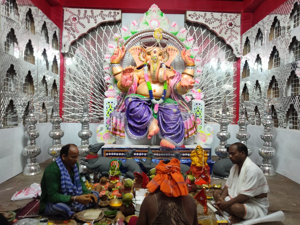ସିଂହାସନରେ ବିରାଜମାନ ହେଲେ ପାର୍ବତୀ ନନ୍ଦନ ଅଗ୍ରପୂଜ୍ୟ ବାବା ଗଜାନନ
