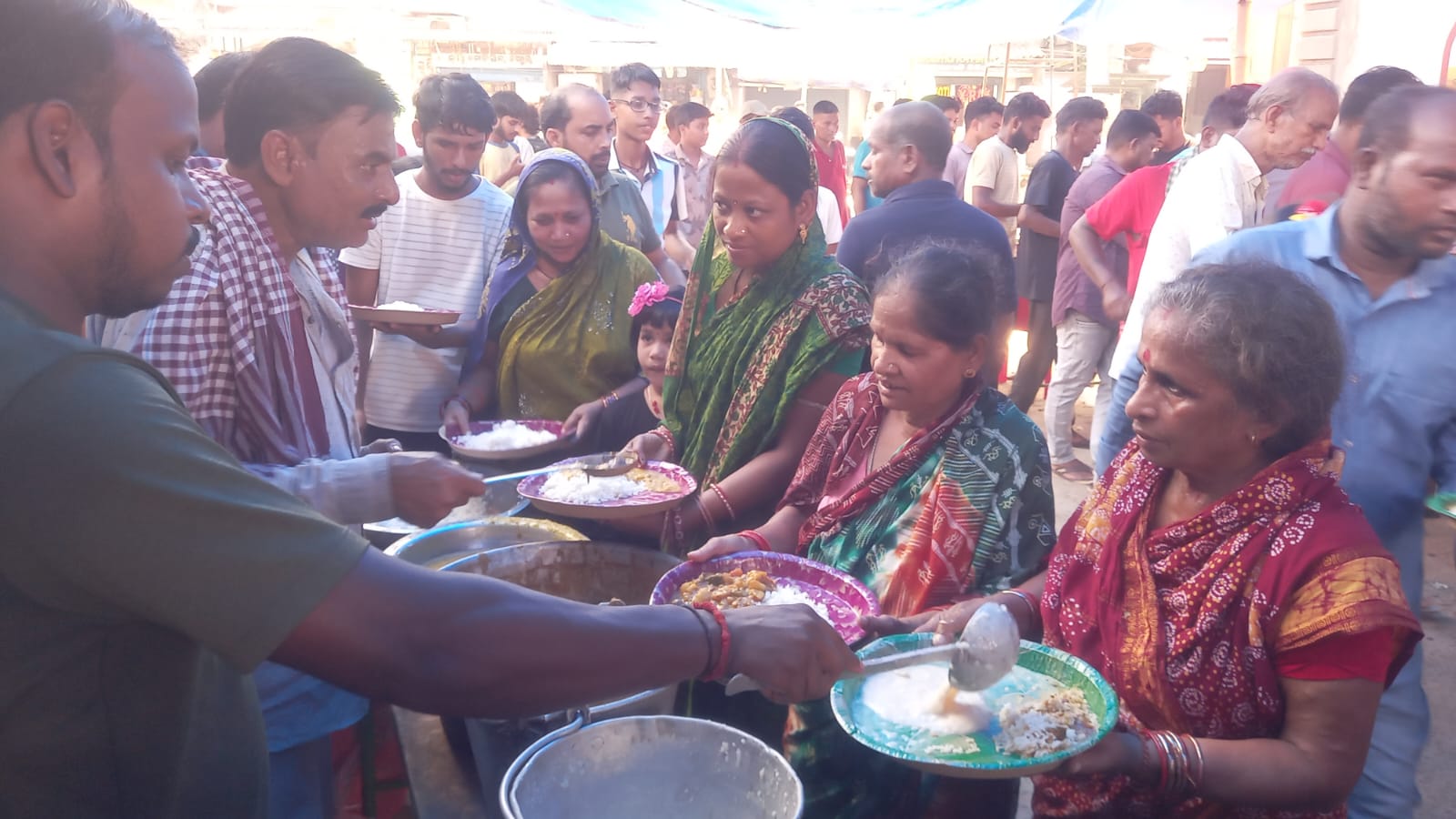 ଚନ୍ଦନ ବଜାର ଜୟ ଜଗନ୍ନାଥ କ୍ଲବ୍ ତରଫରୁ ୪୧ତମ ଗଣେଶ ପୂଜା ପାଳିତ ଦ୍ବିତୀୟ ଦିବସରେ ଅନ୍ନସଂଖୁଡି ଭୋଗ ଲାଗି