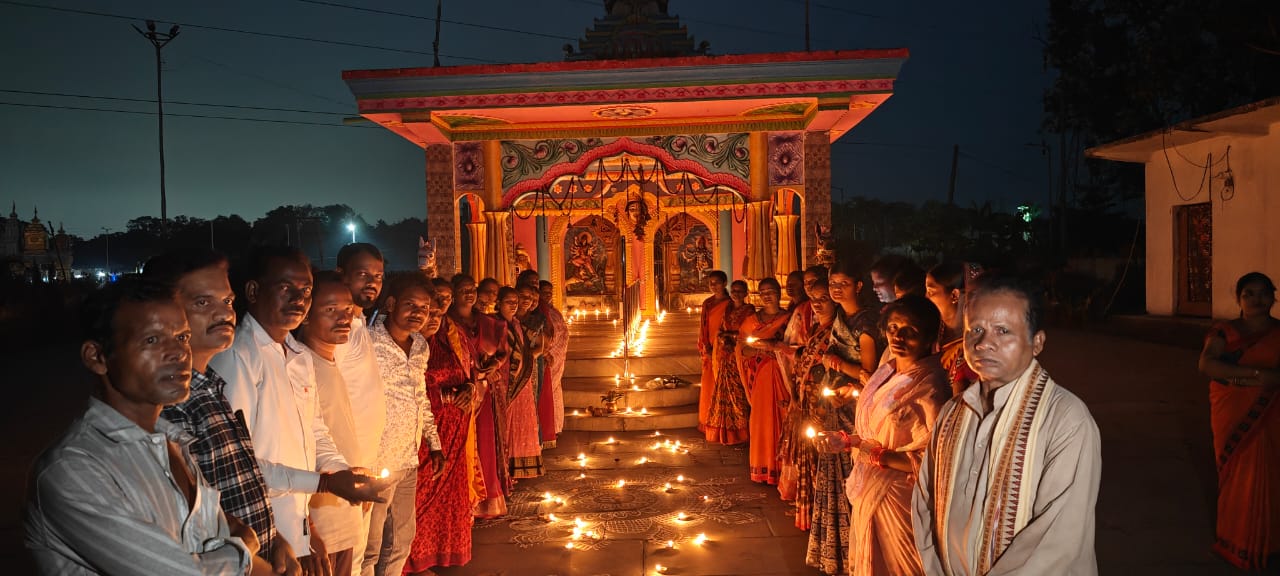 ମା’ ଲୋଭି ଠାକୁରାଣୀଙ୍କ ମନ୍ଦିର ପରିସରରେ ଆଧ୍ୟାତ୍ମିକ ପରିବେଶ