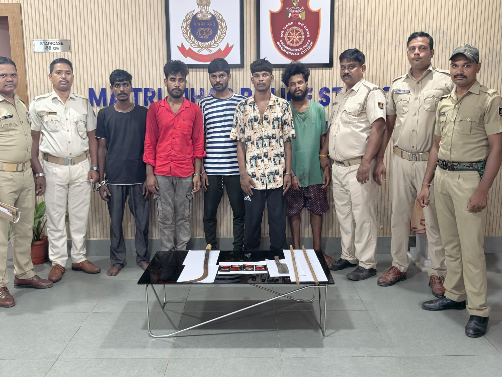 ଡକାୟତି ପୂର୍ବରୁ ପୋଲିସ ଜାଲରେ ୫ ଜଣ, ମାରଣାସ୍ତ୍ର ଜବତ
