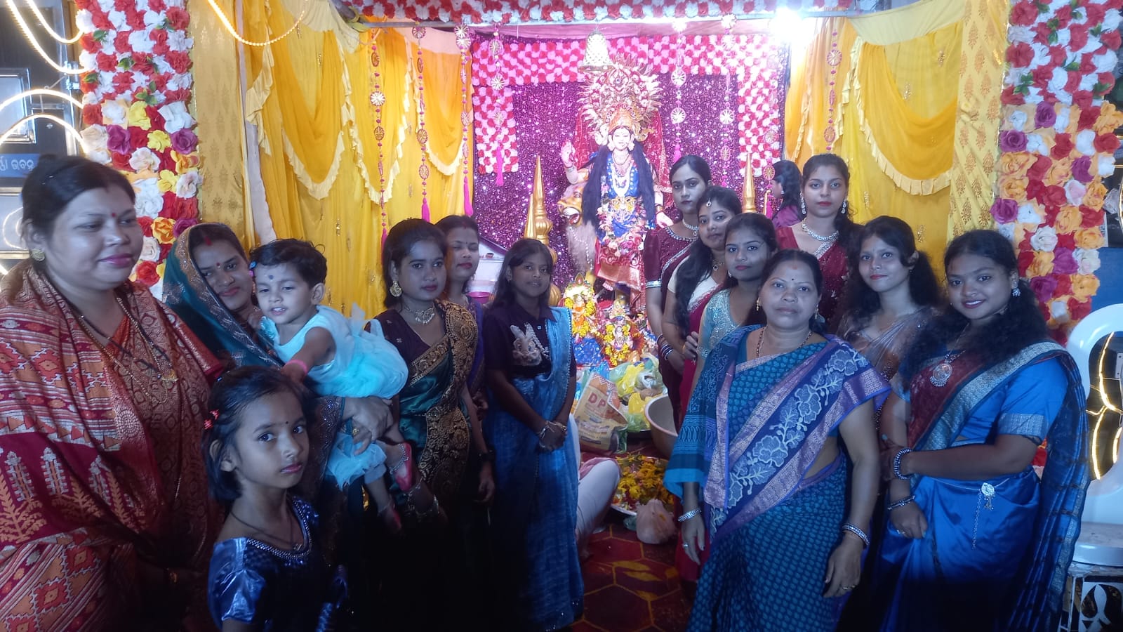 ମହାବୀର ବଜାର ଠାରେ ଖୁଦୁରୁକୁଣୀ ଓଷା